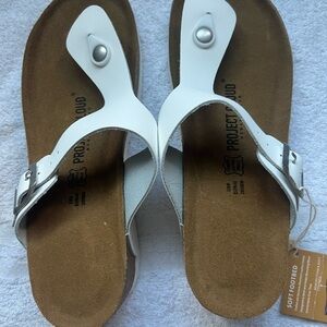 White comfortable walking sandals thongs for travel padded NWT